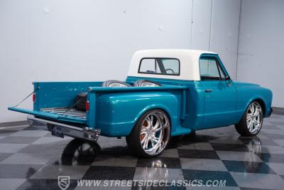 1967 GMC C10 Stepside Restomod