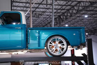 1967 GMC C10 Stepside Restomod