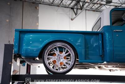1967 GMC C10 Stepside Restomod