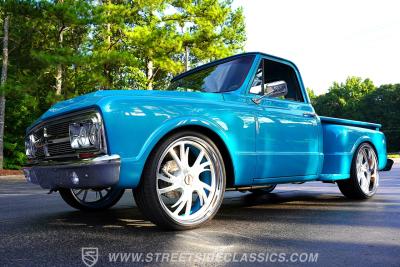 1967 GMC C10 Stepside Restomod