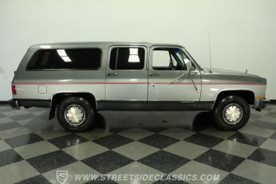 1990 Chevrolet Suburban R2500
