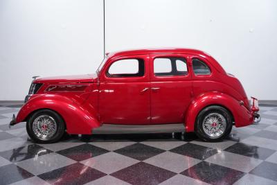 1937 Ford Deluxe