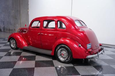 1937 Ford Deluxe