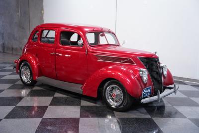 1937 Ford Deluxe