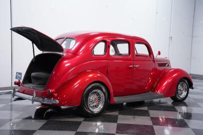 1937 Ford Deluxe