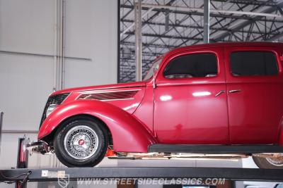 1937 Ford Deluxe