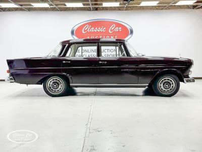 1966 Mercedes - Benz 200