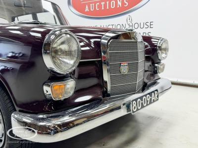 1966 Mercedes - Benz 200