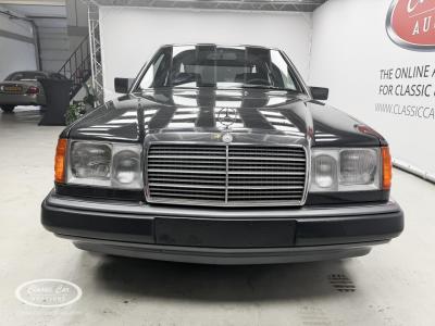 1992 Mercedes - Benz 200E