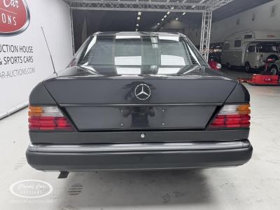 1992 Mercedes - Benz 200E