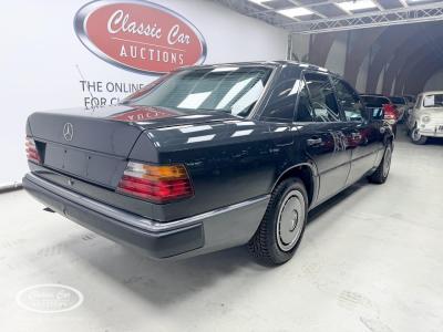1992 Mercedes - Benz 200E