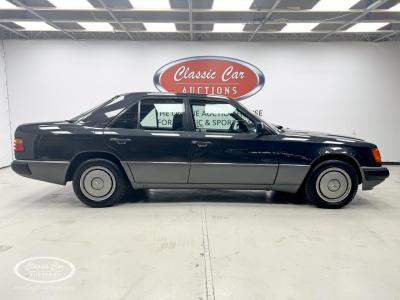 1992 Mercedes - Benz 200E
