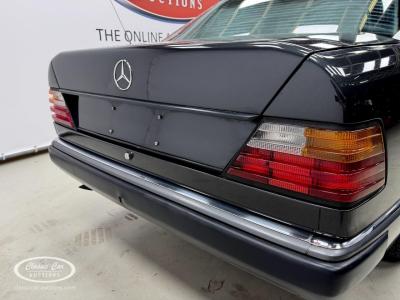 1992 Mercedes - Benz 200E