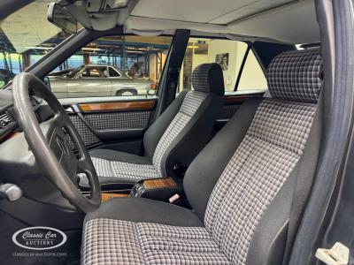 1992 Mercedes - Benz 200E