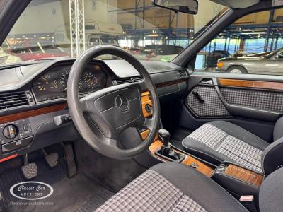 1992 Mercedes - Benz 200E