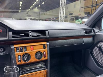 1992 Mercedes - Benz 200E