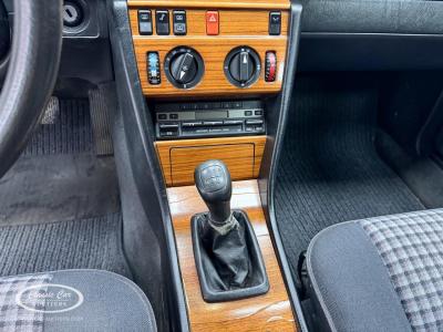 1992 Mercedes - Benz 200E