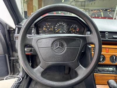 1992 Mercedes - Benz 200E