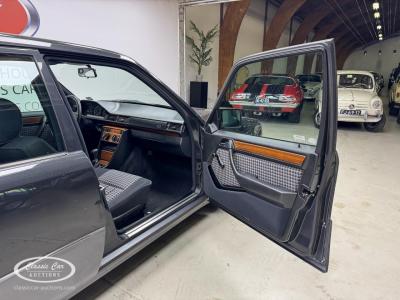 1992 Mercedes - Benz 200E