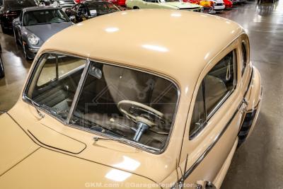 1947 Ford Deluxe