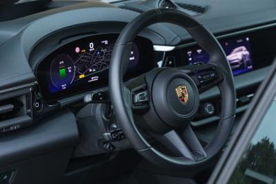 2025 Porsche Macan 4S &ldquo;Copper Ruby Metallic&rdquo;