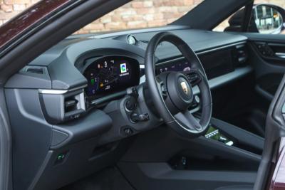 2025 Porsche Macan 4S &ldquo;Copper Ruby Metallic&rdquo;