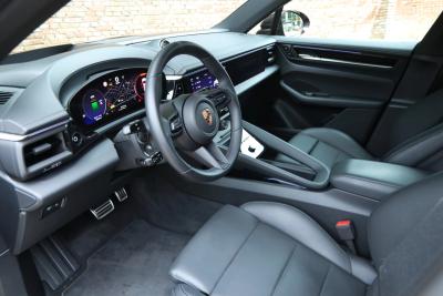2025 Porsche Macan 4S &ldquo;Copper Ruby Metallic&rdquo;
