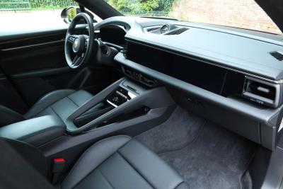 2025 Porsche Macan 4S &ldquo;Copper Ruby Metallic&rdquo;