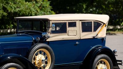 1931 Ford Model A De Luxe 2-Door Phaeton