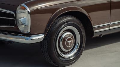1965 Mercedes - Benz 230 SL Pagoda
