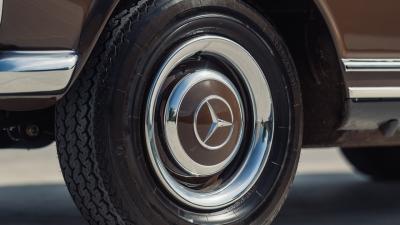 1965 Mercedes - Benz 230 SL Pagoda