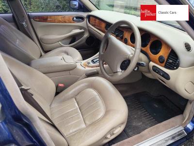 2000 Jaguar XJ8 AUTO
