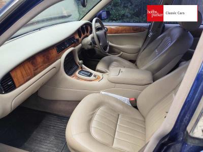 2000 Jaguar XJ8 AUTO