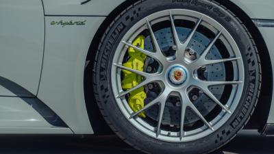 2015 Porsche 918 Spyder Weissach Package