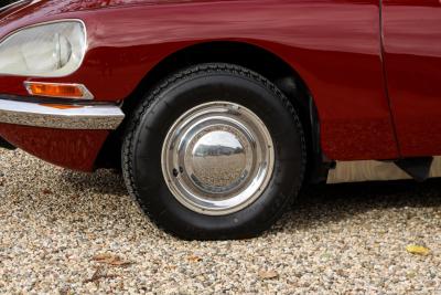 1971 Citro&euml;n Citro&euml;n DS21 Berline Automatique &ldquo;Rouge Cornaline&rdquo;