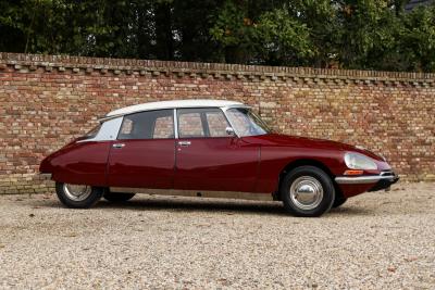 1971 Citro&euml;n Citro&euml;n DS21 Berline Automatique &ldquo;Rouge Cornaline&rdquo;