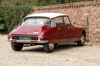 1971 Citro&euml;n Citro&euml;n DS21 Berline Automatique &ldquo;Rouge Cornaline&rdquo;