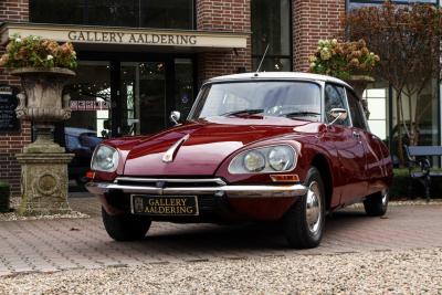 1971 Citro&euml;n Citro&euml;n DS21 Berline Automatique &ldquo;Rouge Cornaline&rdquo;