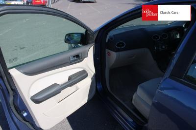 2005 Ford FOCUS GHIA AUTO