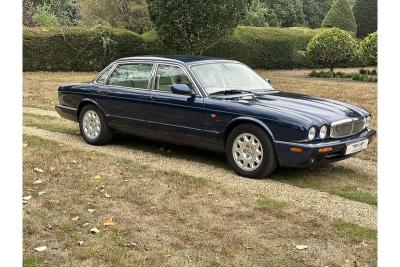 2002 Jaguar V8 Xj SE  LWB