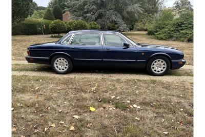 2002 Jaguar V8 Xj SE  LWB