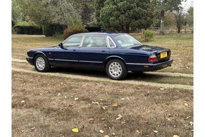 2002 Jaguar V8 Xj SE  LWB