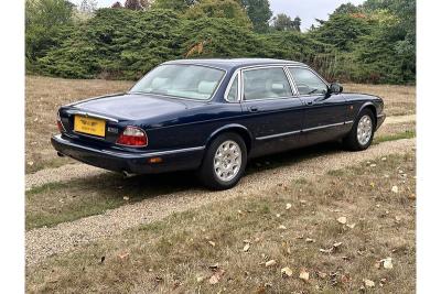 2002 Jaguar V8 Xj SE  LWB