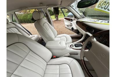 2002 Jaguar V8 Xj SE  LWB