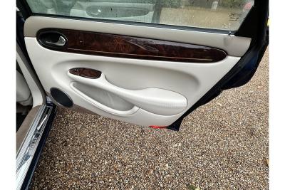 2002 Jaguar V8 Xj SE  LWB