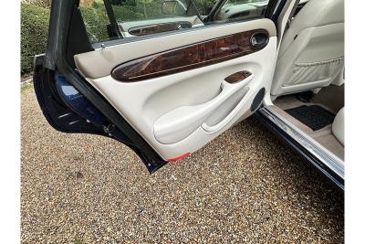 2002 Jaguar V8 Xj SE  LWB