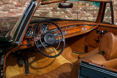 1969 Mercedes - Benz Mercedes Benz 280 SE Cabriolet &ldquo;Dunkeloliv or Dark Olive&rdquo;