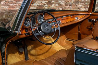 1969 Mercedes - Benz Mercedes Benz 280 SE Cabriolet &ldquo;Dunkeloliv or Dark Olive&rdquo;