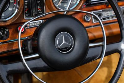 1969 Mercedes - Benz Mercedes Benz 280 SE Cabriolet &ldquo;Dunkeloliv or Dark Olive&rdquo;