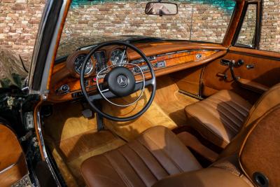 1969 Mercedes - Benz Mercedes Benz 280 SE Cabriolet &ldquo;Dunkeloliv or Dark Olive&rdquo;